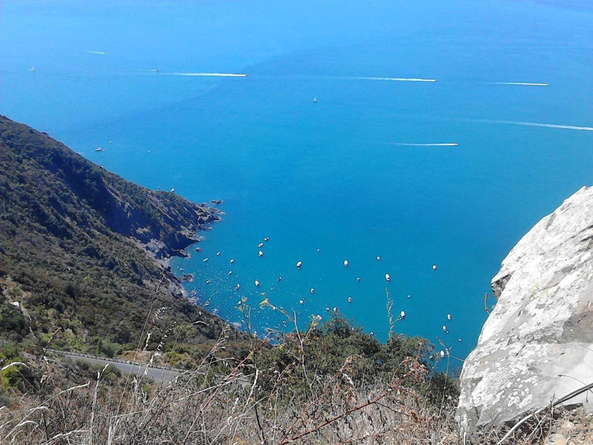 Апартаменты Mare, Monti E...Cinque Terre Специя Экстерьер фото